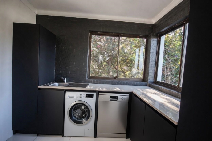 To Let 4 Bedroom Property for Rent in Tamboerskloof Western Cape